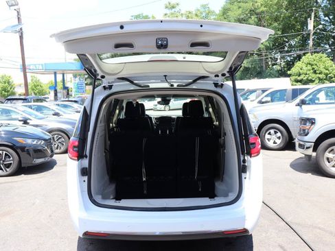 Used 2024 Chrysler Pacifica Limited FWD image 58