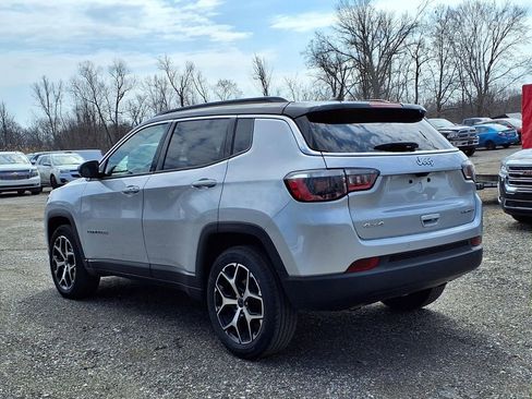 Used 2025 Jeep Compass Limited image 7