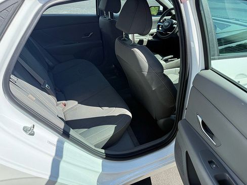 Used 2024 Hyundai Elantra SEL FWD image 16