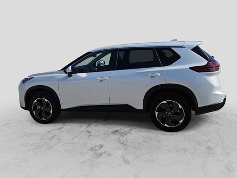 Used 2025 Nissan Rogue SV image 5