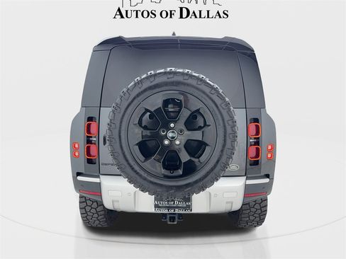 Used 2022 Land Rover Defender 110 SE image 11