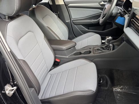 New 2025 Volkswagen Jetta SE image 9