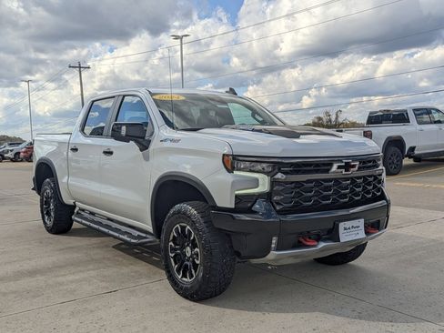 Used 2024 Chevrolet Silverado 1500 ZR2 w/ Technology Package image 5