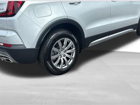 Used 2021 Cadillac XT4 Premium Luxury w/ Cold Weather Package FWD image 8