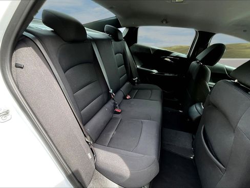 Used 2025 Chevrolet Malibu RS FWD image 16
