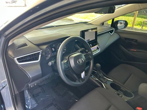 Used 2025 Toyota Corolla LE FWD image 7