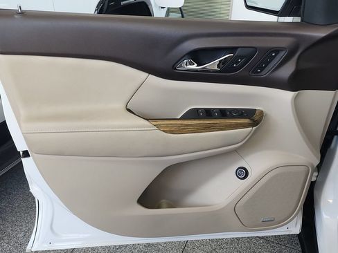 Certified 2018 GMC Acadia Denali w/ Technology Package FWD image 22