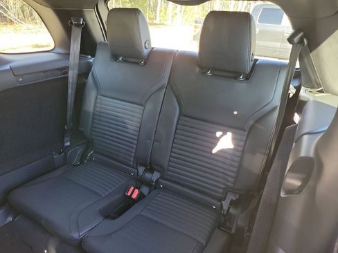 Certified 2024 Land Rover Discovery Metropolitan Edition AWD/4WD image 27