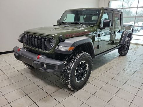 Used 2024 Jeep Gladiator Rubicon w/ Convenience Group image 3