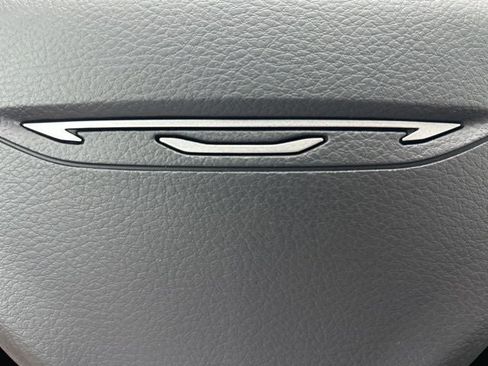 New 2027 Chrysler Pacifica Select AWD/4WD image 14