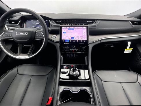 New 2025 Jeep Grand Cherokee L Limited image 5