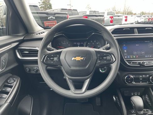Used 2023 Chevrolet TrailBlazer LT w/ Convenience Package FWD image 12