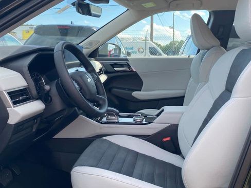 New 2025 Mitsubishi Outlander SE image 7