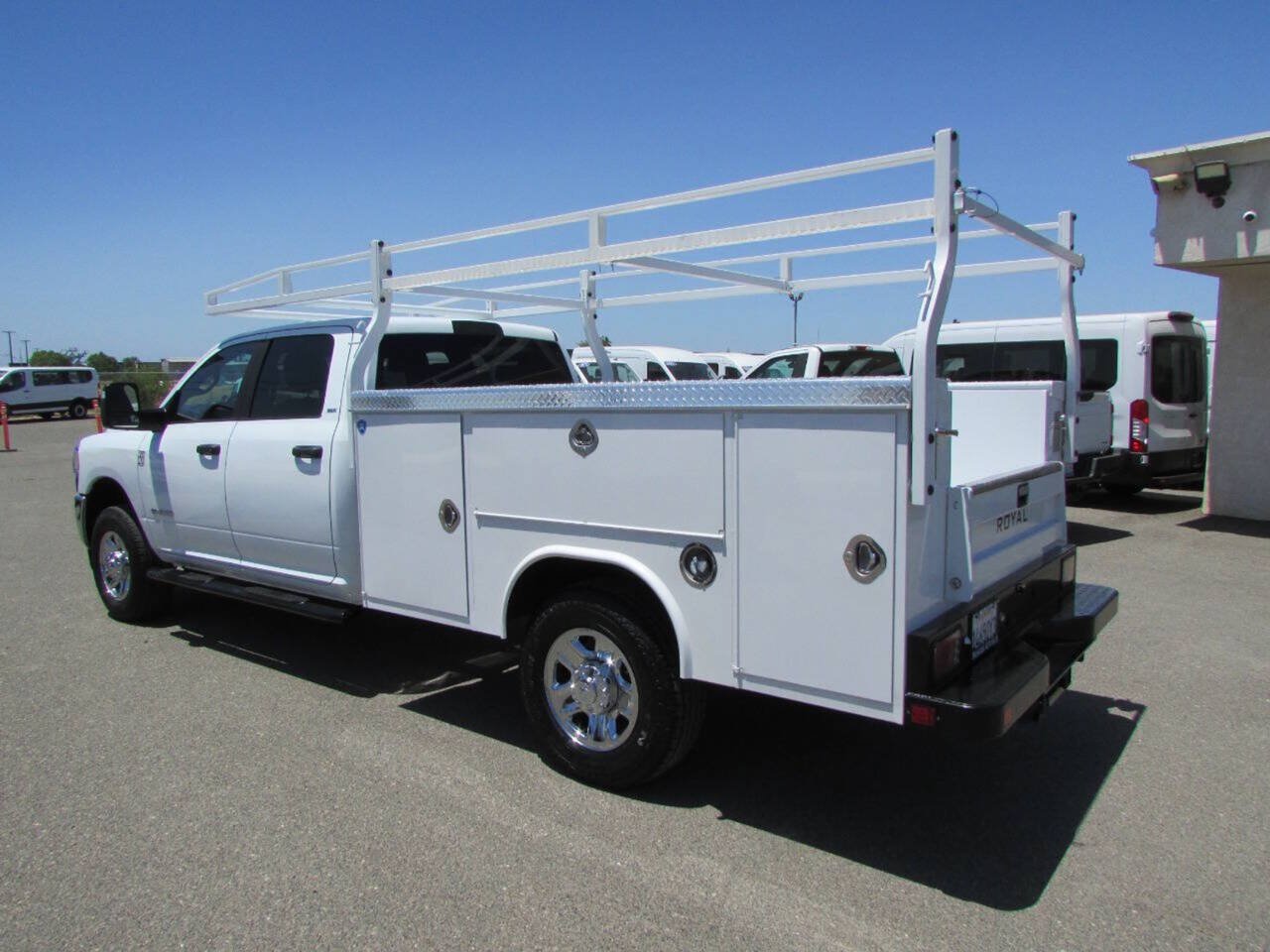 Used 2024 RAM 3500 SLT AWD/4WD image 11