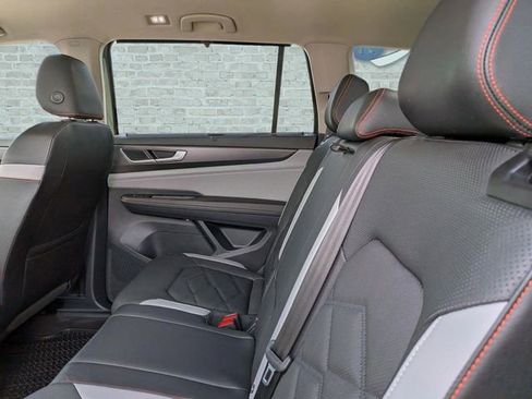 Certified 2025 Volkswagen Atlas Peak Edition SE AWD/4WD image 15