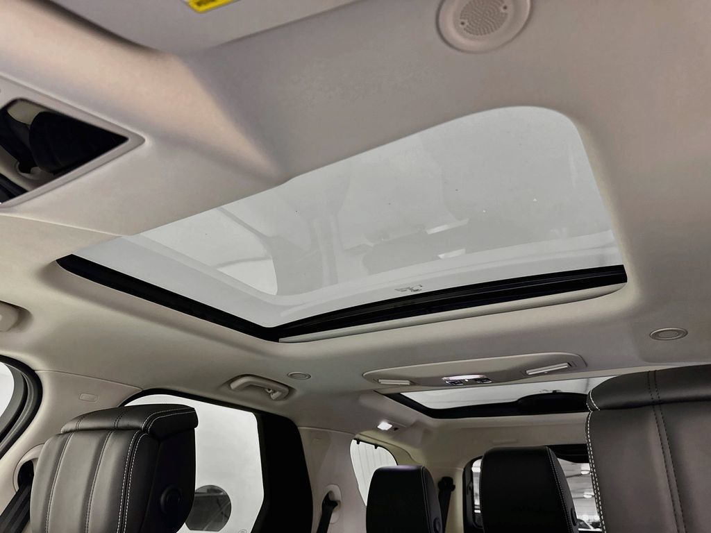 New 2026 Land Rover Discovery Limited Edition AWD/4WD image 22