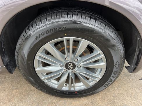 Used 2024 INFINITI QX80 Luxe image 16