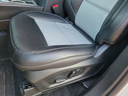 Used 2023 Ford Explorer XLT w/ Equipment Group 202A RWD image 9