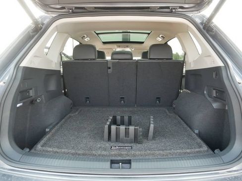 Certified 2022 Volkswagen Tiguan SE w/ Panoramic Sunroof Package AWD/4WD image 18