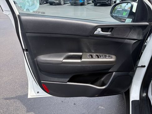 Used 2021 Kia Sportage LX AWD/4WD image 17