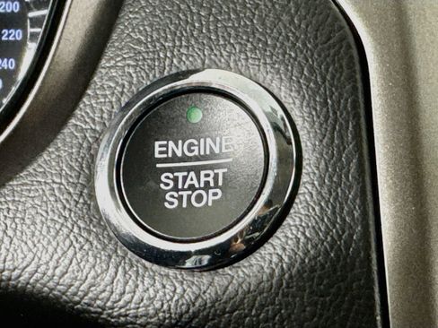 Used 2017 Ford Fusion SE FWD image 26