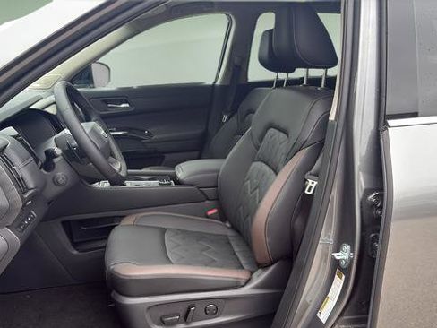 New 2026 Nissan Pathfinder Platinum AWD/4WD image 11
