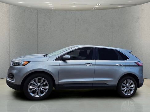 Used 2023 Ford Edge Titanium AWD/4WD image 2