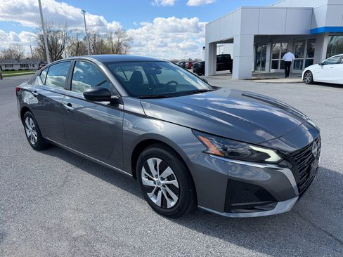 Used 2025 Nissan Altima 2.5 S image 1