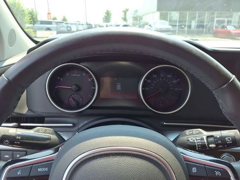 Used 2024 Kia Carnival LX FWD image 14