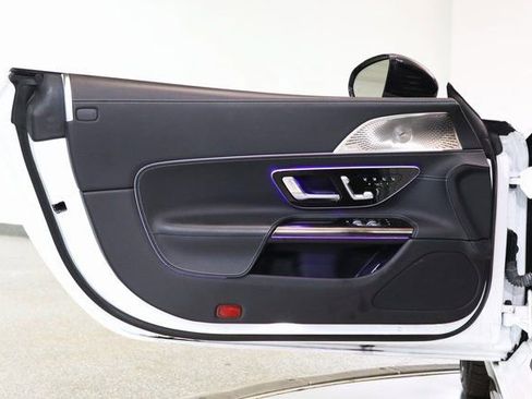 Used 2022 Mercedes-Benz SL 55 AMG 4MATIC w/ Driver Assistance Package image 21
