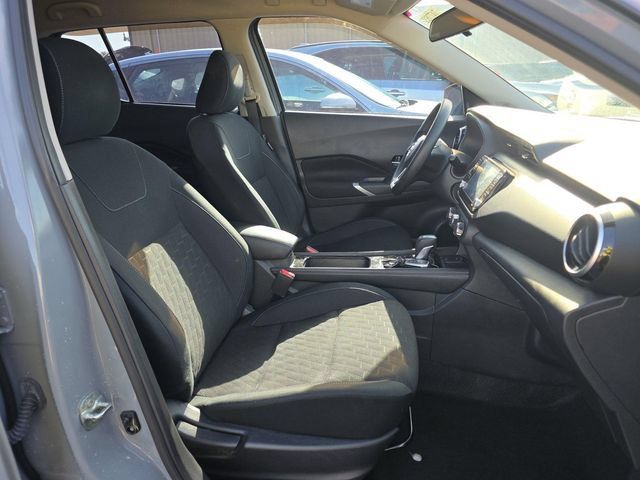 Used 2024 Nissan Kicks SV FWD image 5