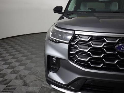 Used 2025 Ford Explorer Platinum w/ Ultimate Package AWD/4WD image 13