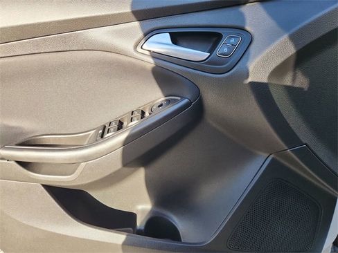 Used 2018 Ford Focus SE image 19