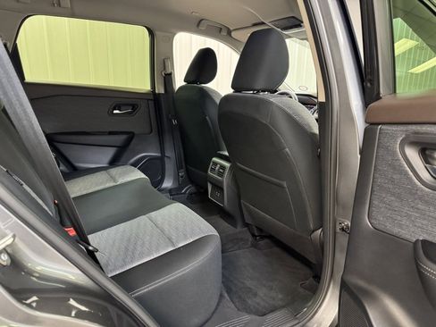 Used 2023 Nissan Rogue SV image 23