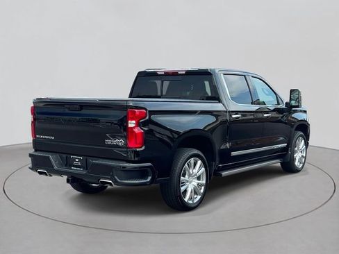 Used 2026 Chevrolet Silverado 1500 High Country w/ High Country Premium Package AWD/4WD image 4