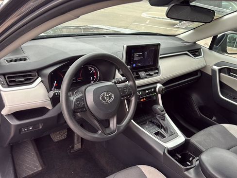 Used 2024 Toyota RAV4 XLE AWD/4WD image 17