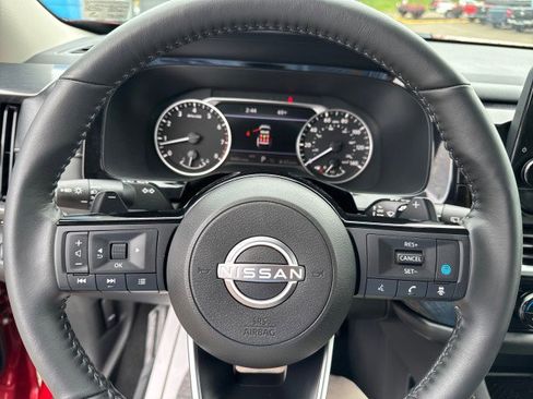 Used 2024 Nissan Pathfinder SL image 18