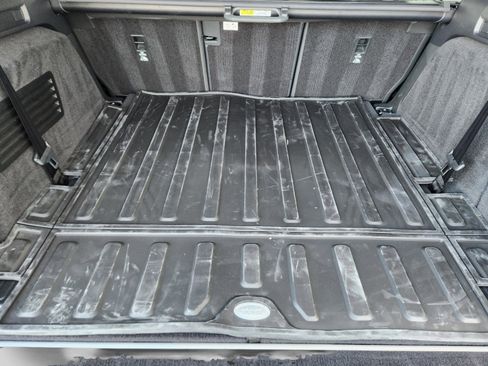 New 2025 Land Rover Discovery Dynamic SE image 27