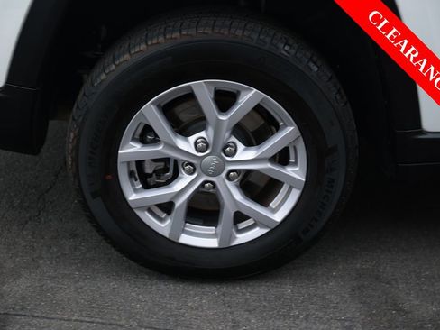 Used 2022 Jeep Grand Cherokee L Limited AWD/4WD image 9