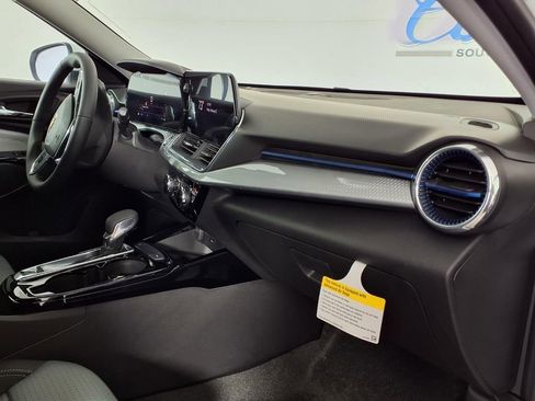 New 2026 Chevrolet Trax LT w/ Sunroof Package FWD image 24