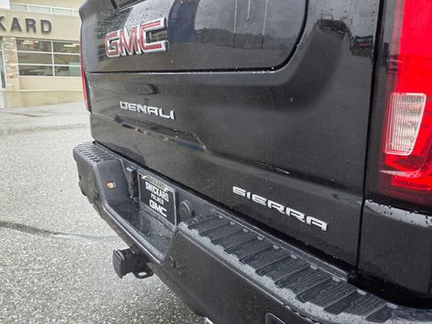 Used 2025 GMC Sierra 1500 Denali w/ Denali Reserve Package AWD/4WD image 14