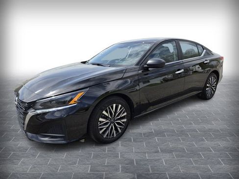 Used 2025 Nissan Altima 2.5 SV FWD image 3