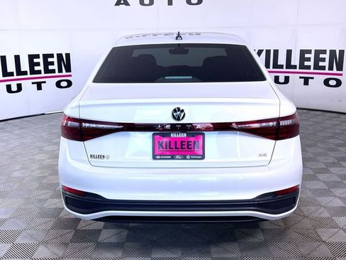 Used 2025 Volkswagen Jetta SE w/ Sunroof Package image 6