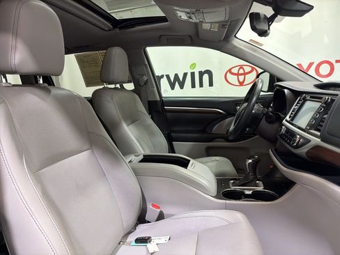 Used 2016 Toyota Highlander Limited w/ Driver Technology Package image 12