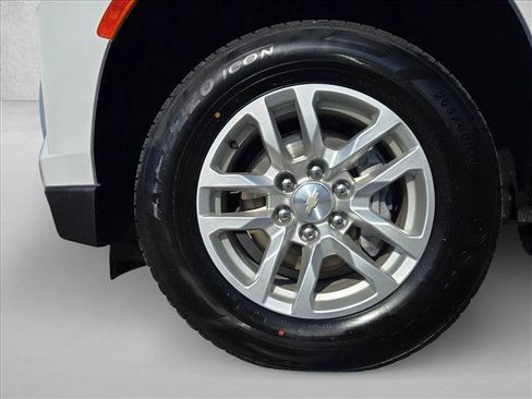 Used 2023 Chevrolet Suburban LT image 25