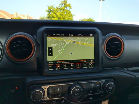 Used 2023 Jeep Gladiator Mojave w/ Cold Weather Group AWD/4WD image 17
