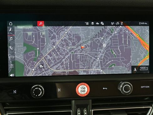 Certified 2026 Porsche Macan image 13