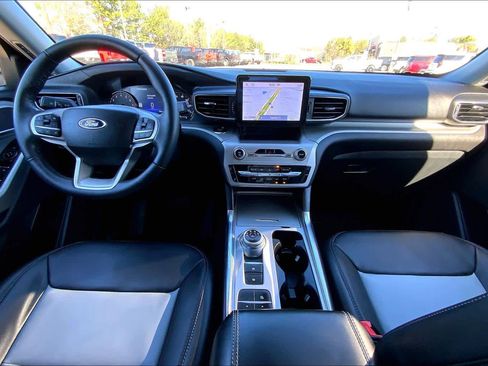 Used 2022 Ford Explorer XLT w/ Equipment Group 202A image 14