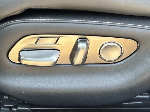 Used 2019 Lexus LS 500 F Sport w/ Accessory Package (Z1) AWD/4WD image 31