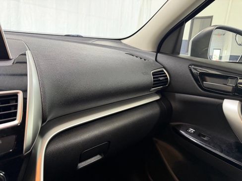 Used 2019 Mitsubishi Eclipse Cross LE AWD/4WD image 19